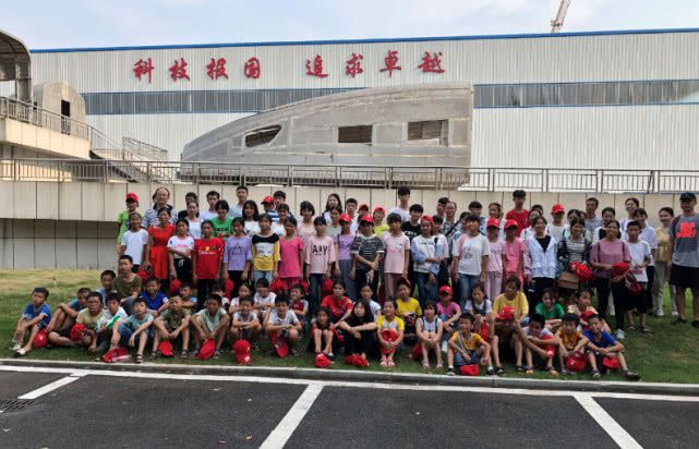 接待江华长山村中小学生1.jpg 接待江华长山村中小学生1.jpg